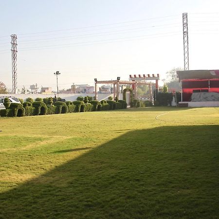 Vinayak Palace Hotel Matura Exterior foto