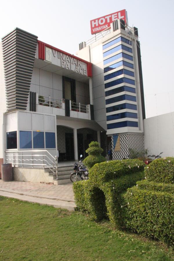 Vinayak Palace Hotel Matura Exterior foto