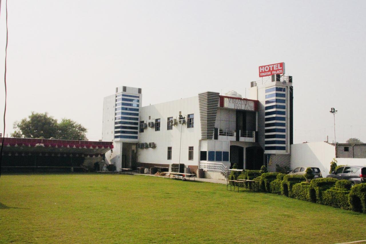 Vinayak Palace Hotel Matura Exterior foto